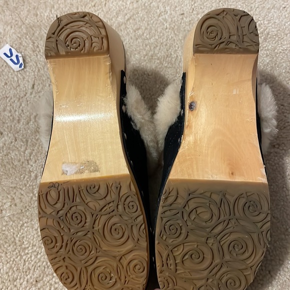 Ugg slip in - Picture 3 of 4